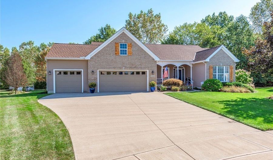 650 Eastpointe Ct, Amherst, OH 44001 - 4 Beds, 3 Bath