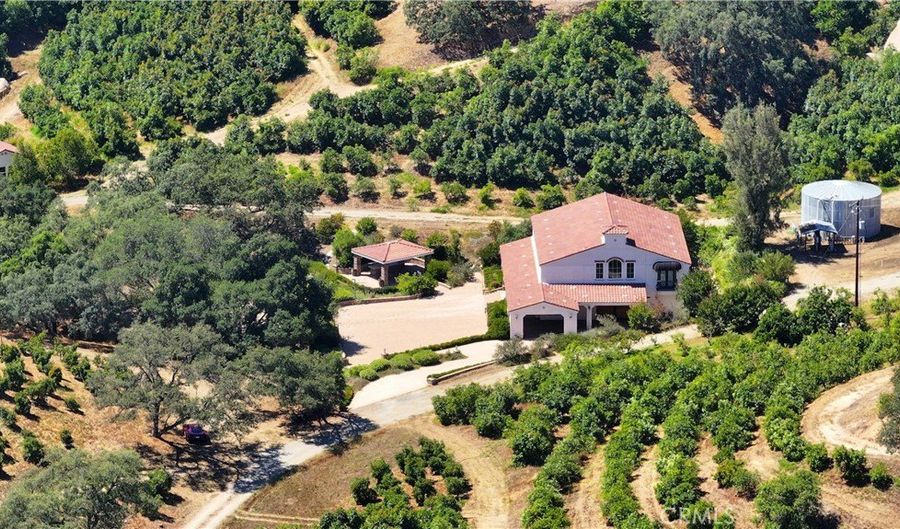 38149 De Luz Rd, Fallbrook, CA 92028 - 3 Beds, 4 Bath