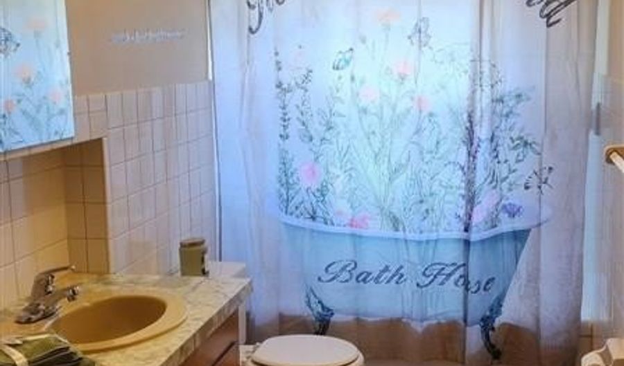 31 Erie St, Aurora, MN 55705 - 2 Beds, 2 Bath