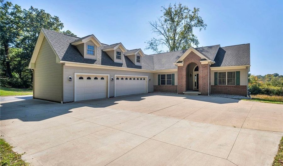 596 Vaughn Trl, Akron, OH 44319 - 5 Beds, 3 Bath