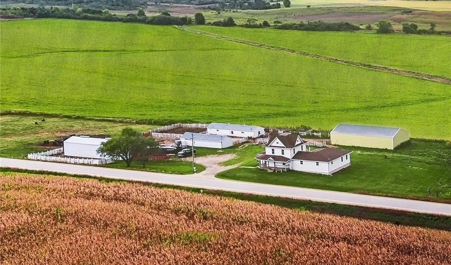 17851 County Rd E45, Anamosa, IA 52205 - 6 Beds, 4 Bath