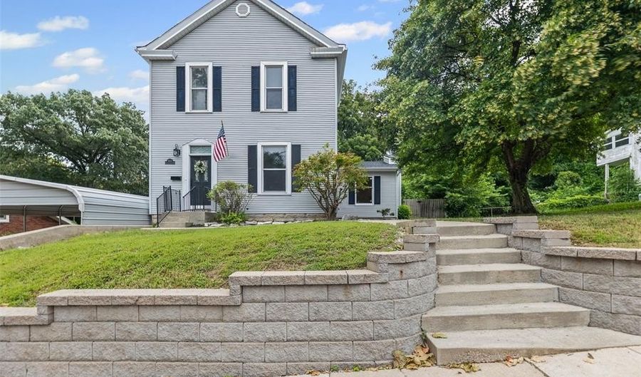 1605 Langdon St, Alton, IL 62002 - 4 Beds, 2 Bath