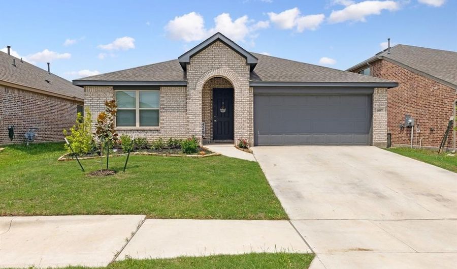 1097 Kingbird Ln, Alvarado, TX 76009 - 3 Beds, 2 Bath