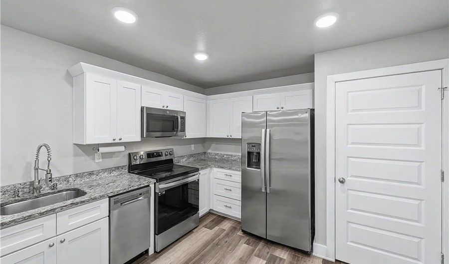 24 Hampstead Ln, Bella Vista, AR 72714 - 2 Beds, 2 Bath