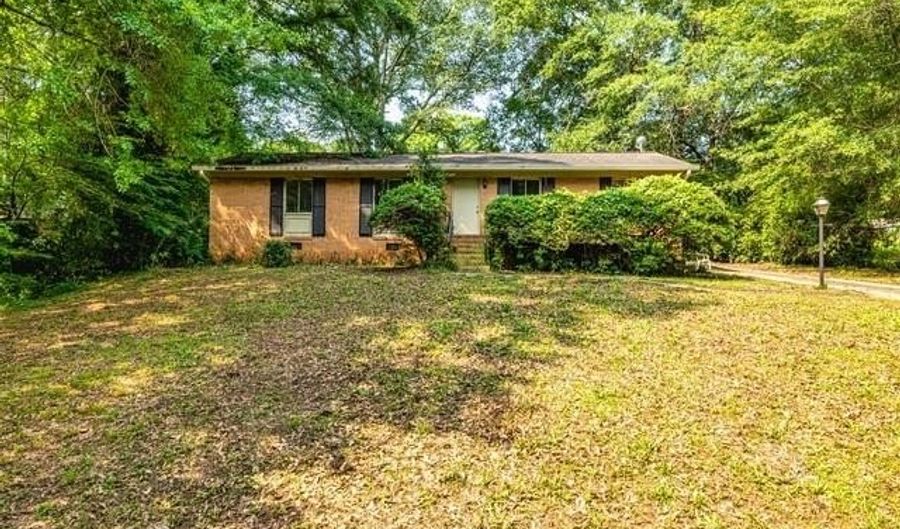 205 Pine St, Barnesville, GA 30204 - 3 Beds, 2 Bath