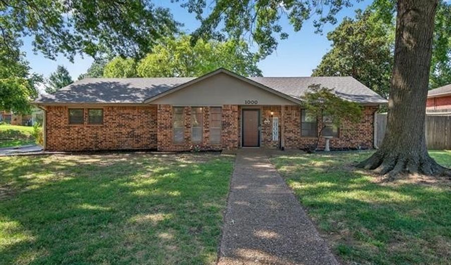 1000 Meadow Dr, Bartlesville, OK 74006 - 4 Beds, 2 Bath