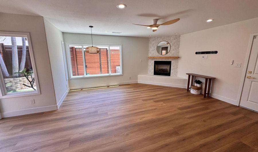 1643 Missouri, San Diego, CA 92109 - 3 Beds, 4 Bath