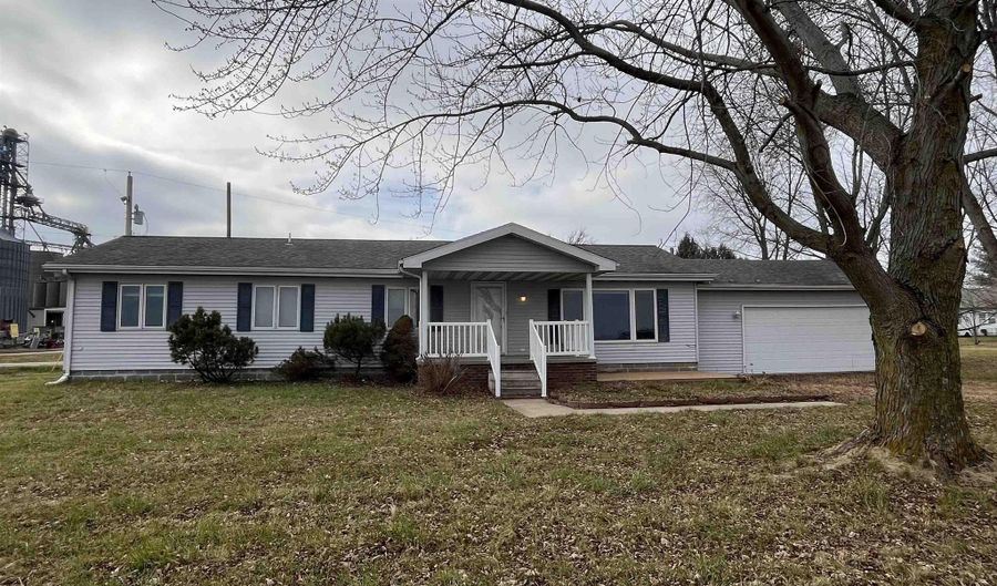 21049 State Route 97, Petersburg, IL 62675 - 2 Beds, 2 Bath
