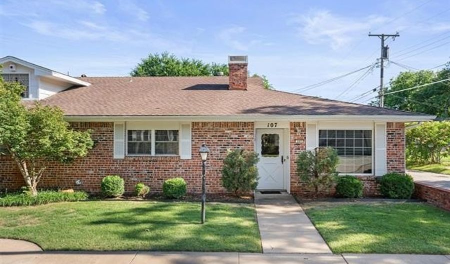 107 W 12th St 107, Bartlesville, OK 74003 - 2 Beds, 2 Bath