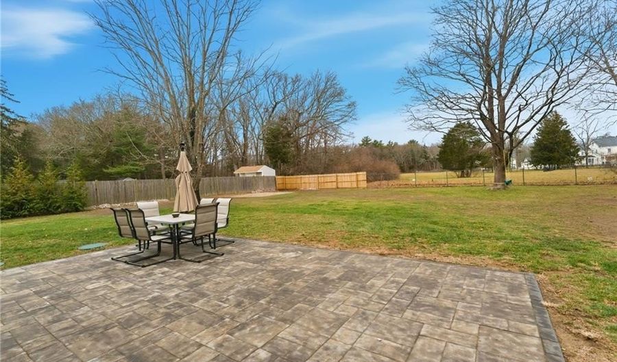 31 Charles St, North Kingstown, RI 02852 - 3 Beds, 1 Bath