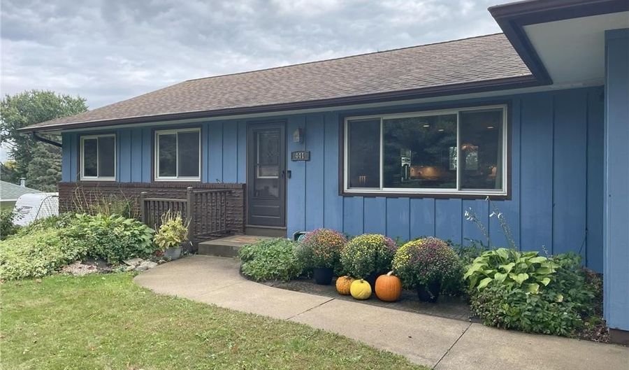 441 Walnut Ln, Apple Valley, MN 55124 - 4 Beds, 3 Bath