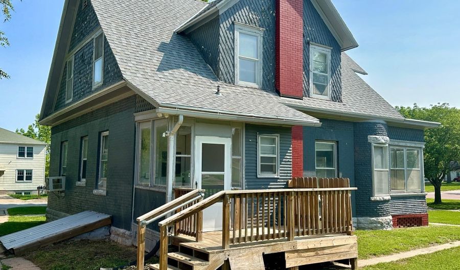 1700 Courthouse Ave, Auburn, NE 68305 - 3 Beds, 2 Bath