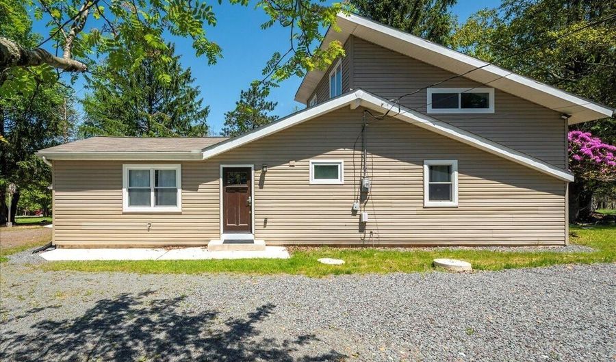 37 High Ridge Rd, Albrightsville, PA 18210 - 3 Beds, 2 Bath