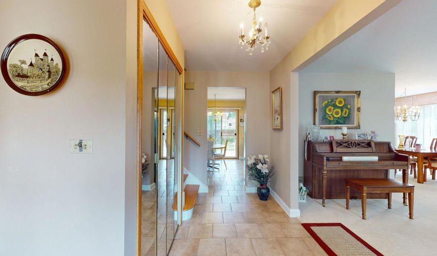 1608 E Crabtree Dr, Arlington Heights, IL 60004 - 3 Beds, 3 Bath