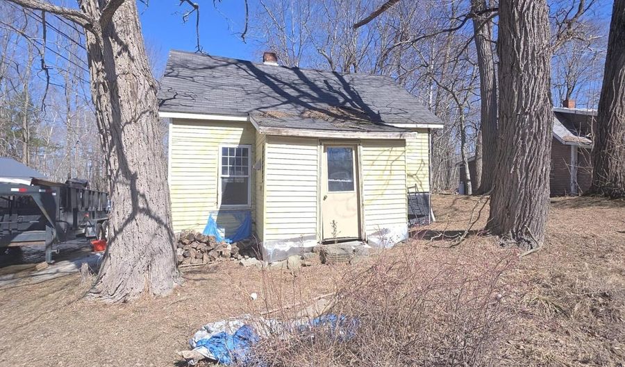 3 Waterville Rd, Belfast, ME 04915 - 2 Beds, 1 Bath