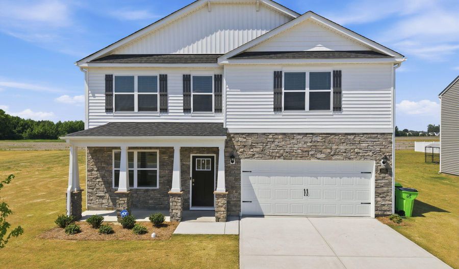 1051 Queensland Ln, Ayden, NC 28513 - 4 Beds, 3 Bath