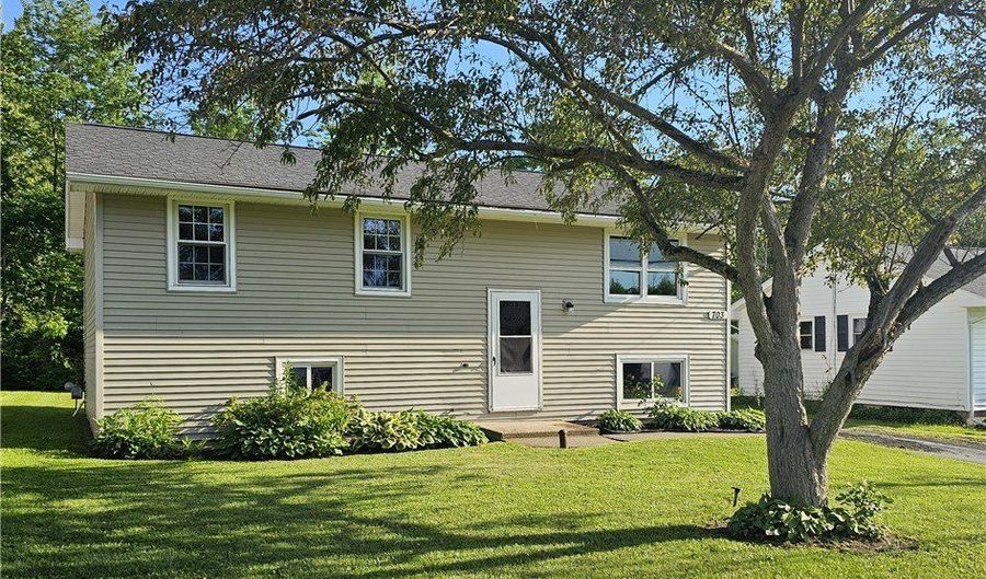 703 Beach Rd, Angola, NY 14006 - 3 Beds, 1 Bath