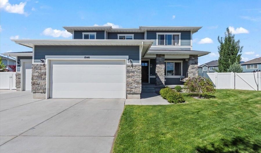 1046 W Hero Ct, Bluffdale, UT 84065 - 6 Beds, 3 Bath