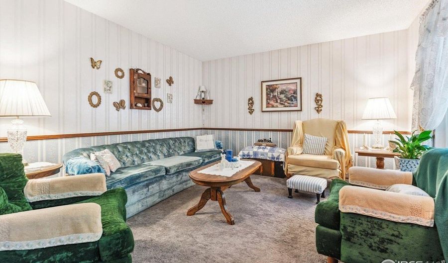 2516 S Cimarron St, Aurora, CO 80014 - 3 Beds, 2 Bath