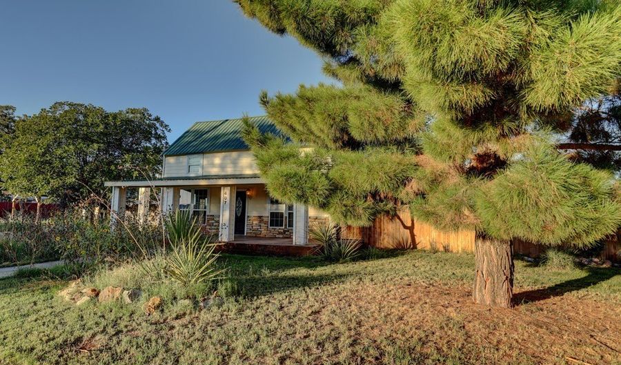 407 N 2nd St, Alpine, TX 79830 - 5 Beds, 3 Bath