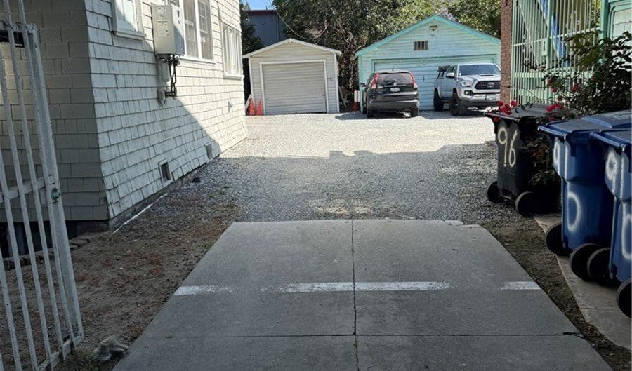 1188 W 28th, Los Angeles, CA 90007 - 13 Beds, 8 Bath