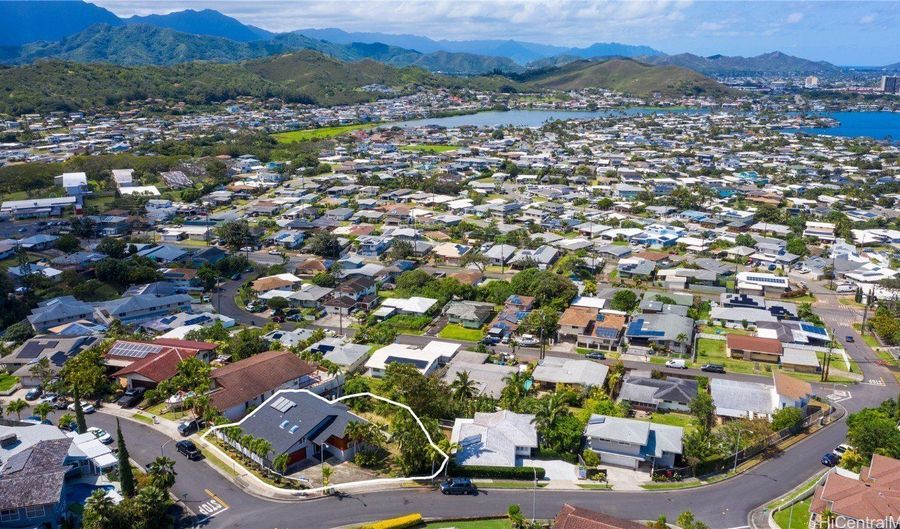 1340 Aupupu St, Kailua, HI 96734 - 4 Beds, 4 Bath