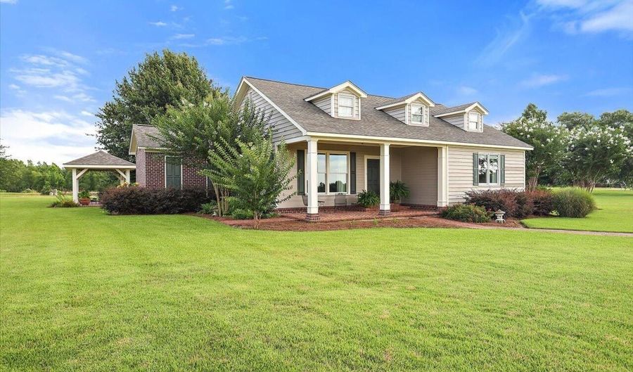 499 Breakwater Dr, Benton, MS 39039 - 5 Beds, 4 Bath