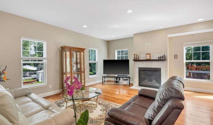 306 Essen Ln, Ballwin, MO 63021 - 4 Beds, 4 Bath