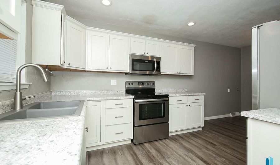 501 S 5th Ave, Brandon, SD 57005 - 3 Beds, 1 Bath