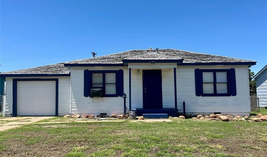 1137 E Chestnut St, Altus, OK 73521 - 2 Beds, 1 Bath