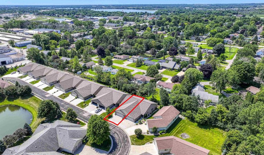 1608 STANTON Cir, Appleton, WI 54915 - 2 Beds, 2 Bath