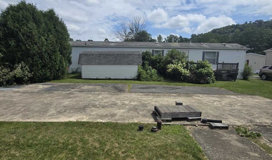 804 Short Dr 060, Altoona, PA 16601 - 3 Beds, 2 Bath