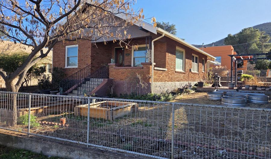 319 14TH Ter, Bisbee, AZ 85603 - 2 Beds, 1 Bath