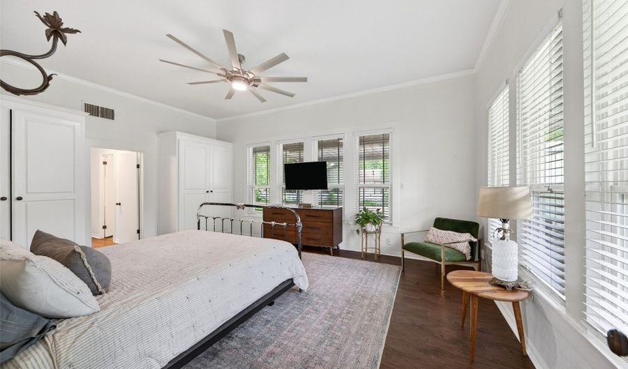 200 S Crane St, Alvord, TX 76225 - 3 Beds, 2 Bath