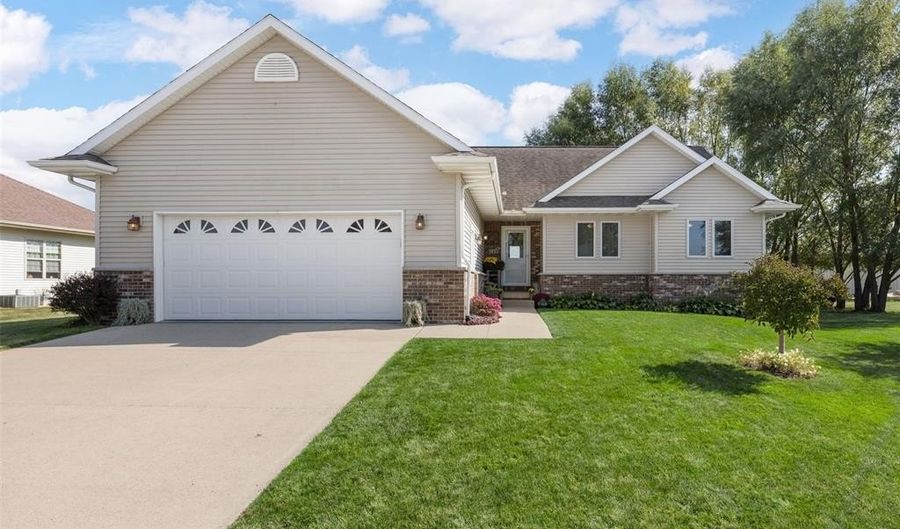 149 Country Club Ct, Anamosa, IA 52205 - 4 Beds, 3 Bath