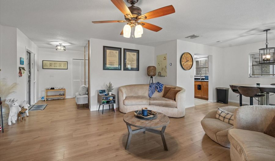 404 Pine Tree Ct 6, Atlantis, FL 33462 - 2 Beds, 2 Bath