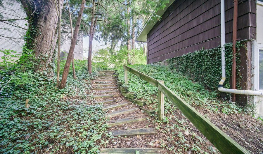 1020 Traver Ct, Ann Arbor, MI 48105 - 3 Beds, 2 Bath