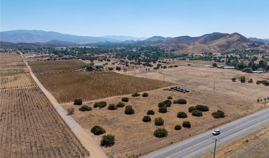 10262 Sierra Hwy, Agua Dulce, CA 91390 - 4 Beds, 4 Bath