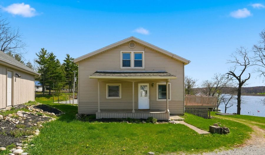 195 Lane 272, Angola, IN 46703 - 4 Beds, 2 Bath