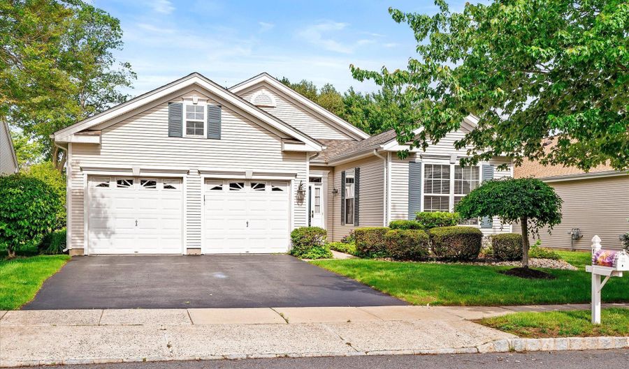 10 POWDERHORN Way, Allentown, NJ 08501 - 3 Beds, 2 Bath