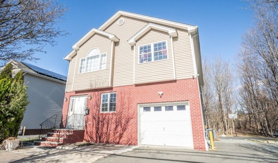 138 S Salem St, Andover, NJ 07801 - 5 Beds, 3 Bath