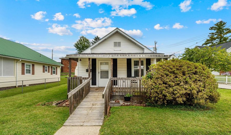 649 Newton Ave, Barboursville, WV 25504 - 2 Beds, 1 Bath