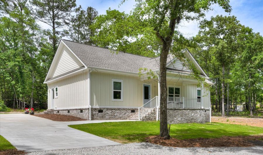 272 Old Barnwell Rd, Aiken, SC 29803 - 3 Beds, 2 Bath