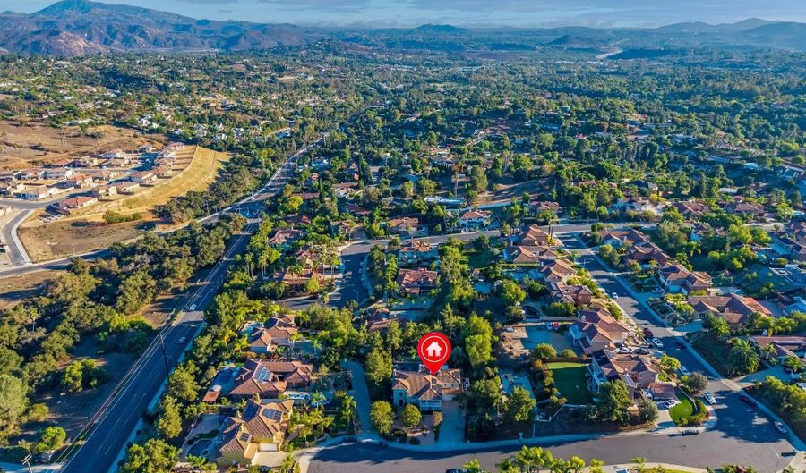 2124 Pamplona Ct, Escondido, CA 92025 - 5 Beds, 5 Bath