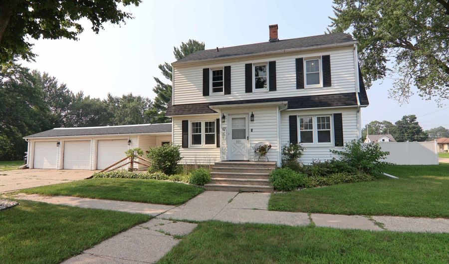 601 5th St, Brodhead, WI 53520 - 4 Beds, 2 Bath