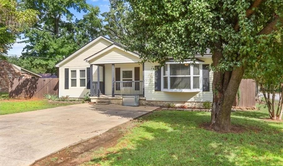 802 F St, Barling, AR 72923 - 3 Beds, 2 Bath
