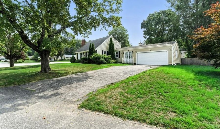 10 Mark Dr, Cranston, RI 02920 - 3 Beds, 2 Bath