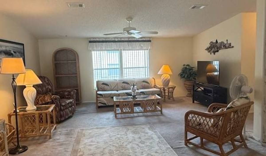 349 Waldorf Dr, Auburndale, FL 33823 - 2 Beds, 2 Bath