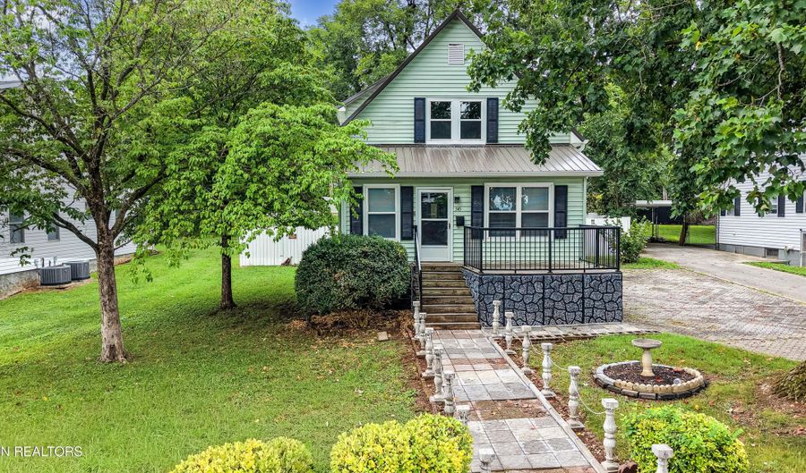 345 Telford St, Alcoa, TN 37701 - 3 Beds, 2 Bath
