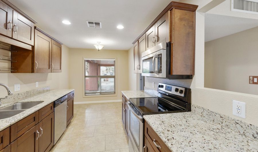 9119 E FAIRWAY Blvd, Sun Lakes, AZ 85248 - 2 Beds, 2 Bath